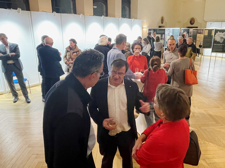 Ausstellungsraum Galerie St. Klara mit Gästen