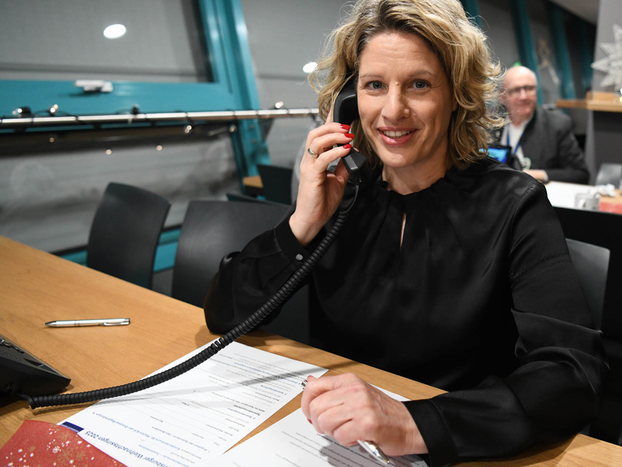 Promis am Spendentelefon: Regensburgs Bürgermeisterin Astrid Freudenstein