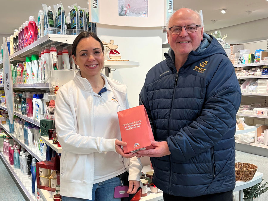 dm-Filialleiterin Steffi Götz und Armin Wolf 
