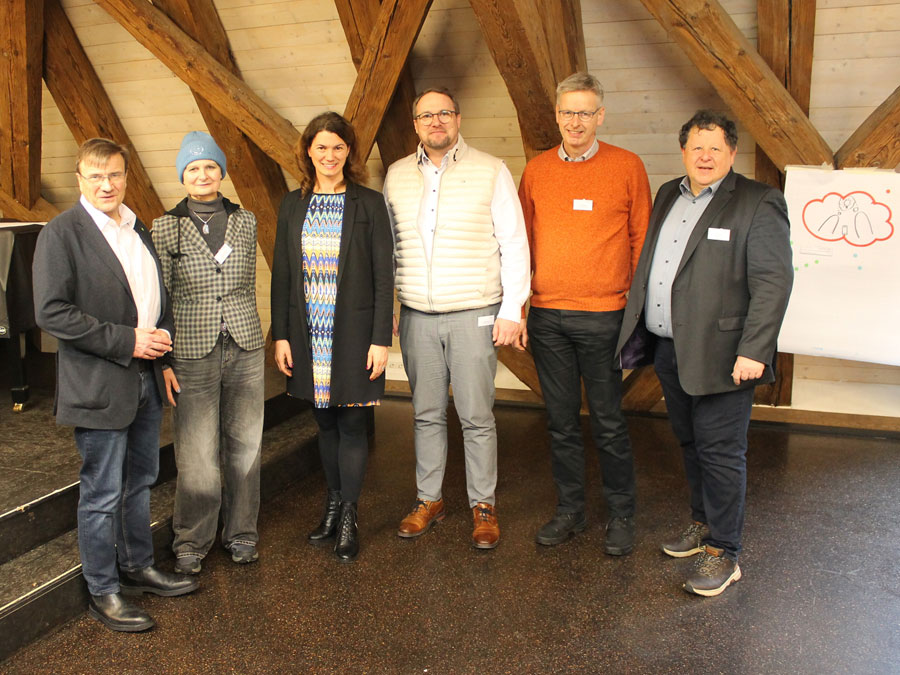 Gruppenbild mit Veranstaltern und Gästen