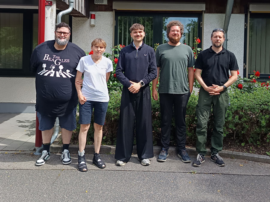 Gemeinsam für Inklusion: Luke Hoß (Die Linke) besuchte die Bruder Konrad Werkstätte Mitterfels und tauschte sich mit Beschäftigten und Mitarbeitenden aus.