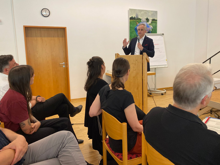 Regensburgs Oberbürgermeister Dr. Thomas Burger hielt ein Grußwort beim Integrationsforum.