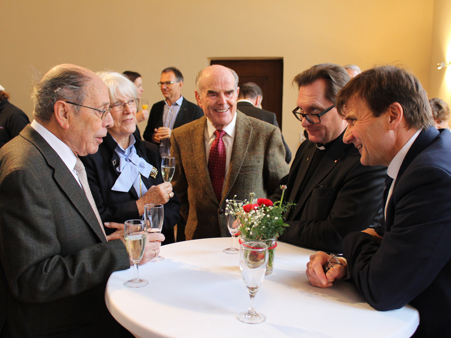 Herbert Sinz mit Frau Ulla Sinz, Max Harreiner, Dr. Roland Batz und KJF-Direktor Michael Eibl
