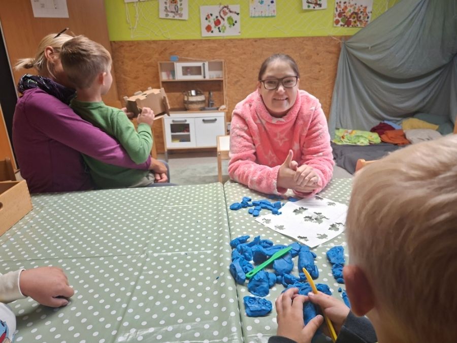 Kristin Kerbl durfte im Kindergarten St. Jakob Erfahrungen sammeln. (Foto: Sebastian Schmid)