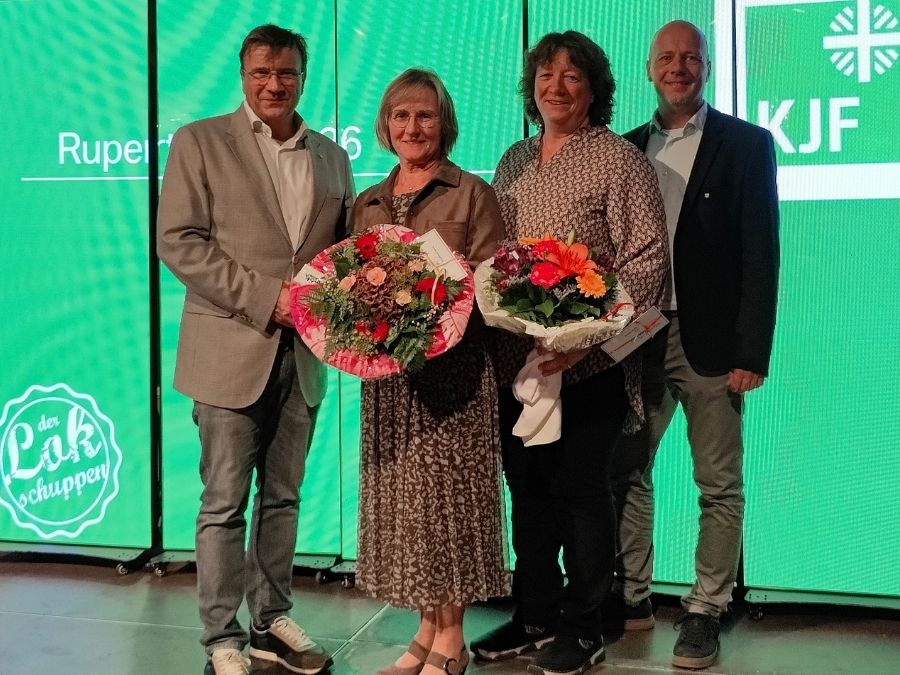 Maria Huber (35 Jahre) und Silvia Schöfmann (40 Jahre) feierten besondere Dienstjubiläen. (Foto: Jakob Oberlechner)