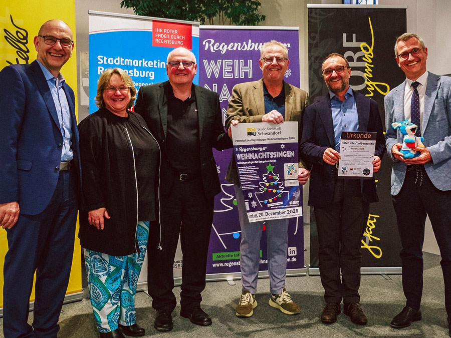 Gemeinsam stark für die Kinder-Spitzenmedizin in Ostbayern: (von links) Michael Quast, Alexandra Wolf, Armin Wolf, Schwandorfs Oberbürgermeister Andreas Feller, Prof. Dr. Selim Corbacioglu und Prof. Dr. Lars Maier bei der Pressekonferenz in der Schwandorfer Spitalkirche. (Foto: www.fotoschmiede-mcb.de)