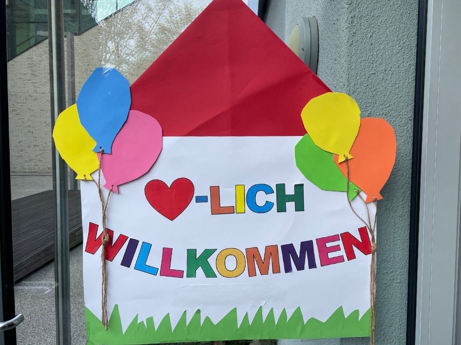 Herzlichen Willkommen im sanierten Bildungszentrum St. Wolfgang. (Foto: Olga Arnstein)