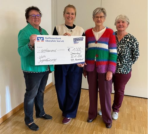 v.li.: Helga Lorenz, Theresa Märkl, Monika Weinbeck (Vorsitzende) und Kathrin Stadler. (Foto: Renate Billig)